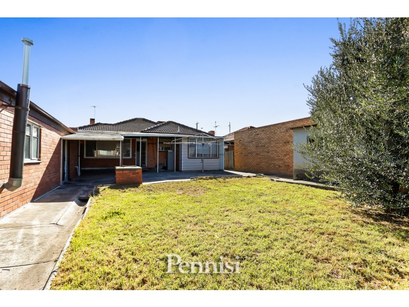4 McNamara Avenue, Airport West VIC 3042