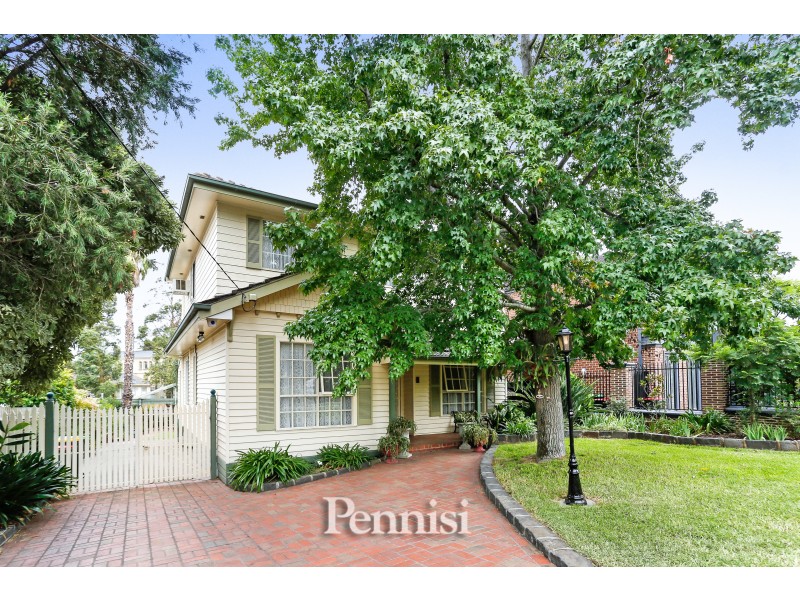 7 Balmanno Crescent, Strathmore VIC 3041