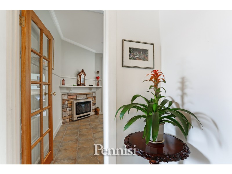 7 Balmanno Crescent, Strathmore VIC 3041