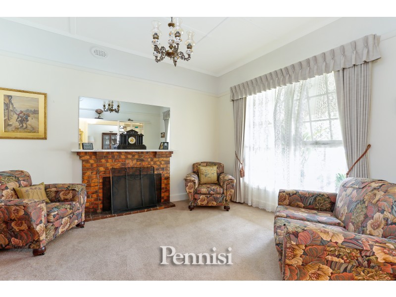 7 Balmanno Crescent, Strathmore VIC 3041