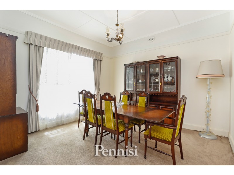 7 Balmanno Crescent, Strathmore VIC 3041