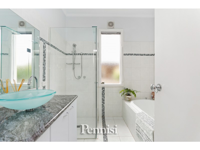 7 Balmanno Crescent, Strathmore VIC 3041