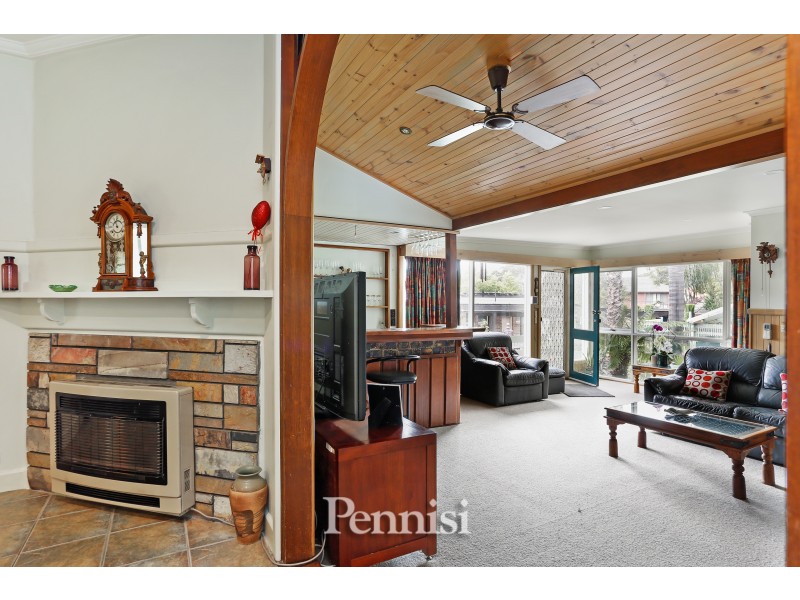 7 Balmanno Crescent, Strathmore VIC 3041