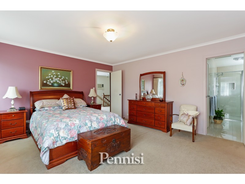 7 Balmanno Crescent, Strathmore VIC 3041