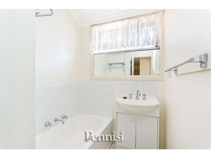 1/7 South Gateway, Avondale Heights VIC 3034