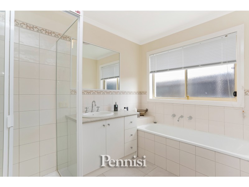 10 Tarquin Place, Hillside VIC 3037