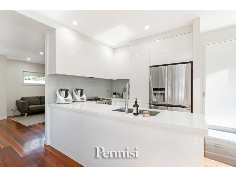 2/17 Roberts Street, Essendon VIC 3040
