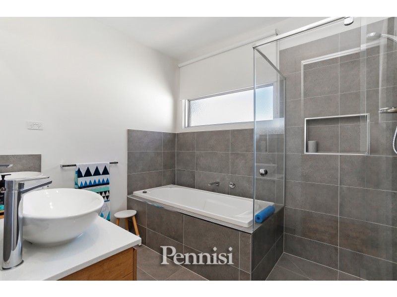 2/17 Roberts Street, Essendon VIC 3040