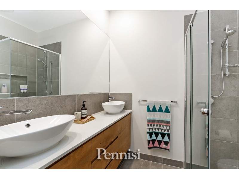 2/17 Roberts Street, Essendon VIC 3040