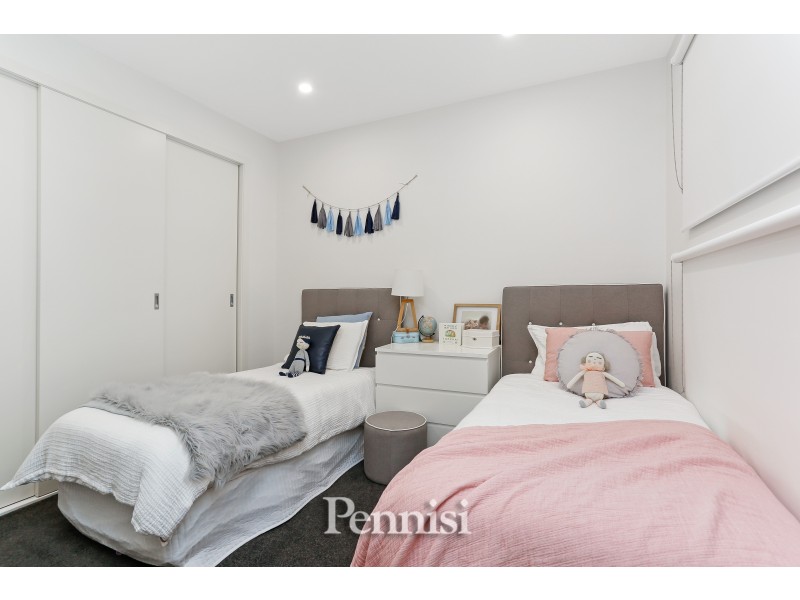2/17 Roberts Street, Essendon VIC 3040