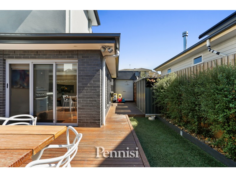 2/17 Roberts Street, Essendon VIC 3040