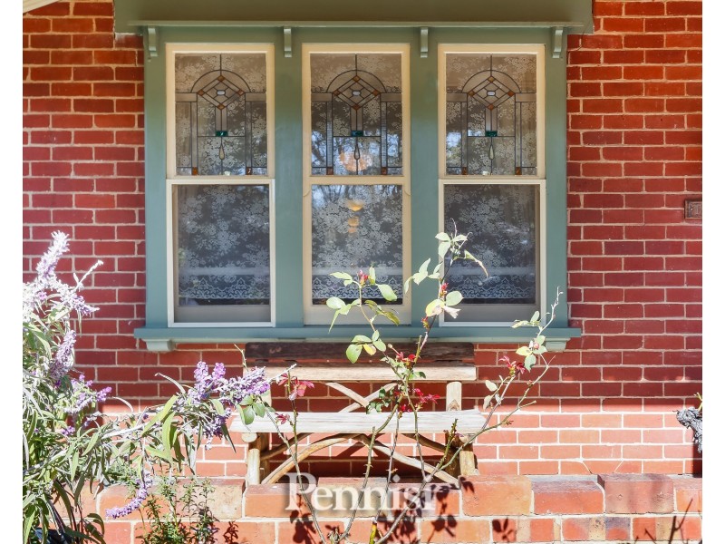 39 Hayes Road, Strathmore VIC 3041