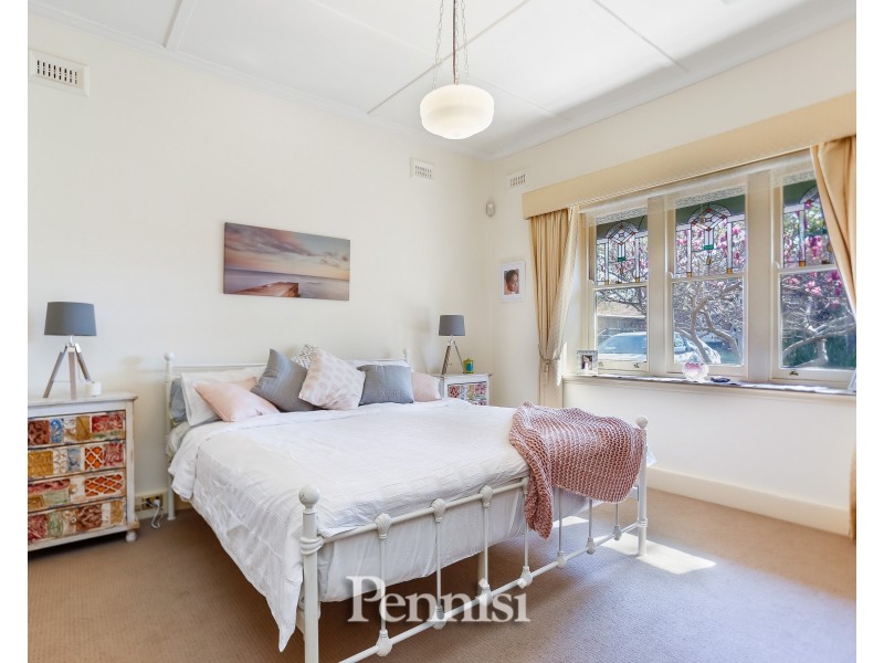 39 Hayes Road, Strathmore VIC 3041