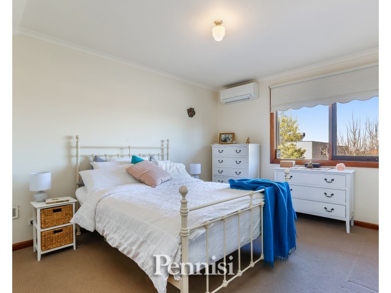 39 Hayes Road, Strathmore VIC 3041