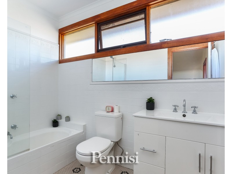 39 Hayes Road, Strathmore VIC 3041