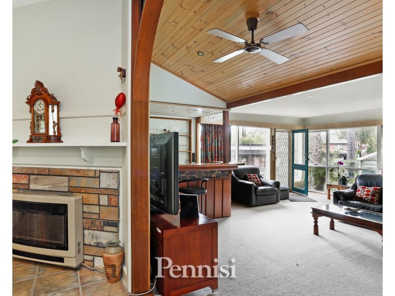 7 Balmanno Crescent,, Strathmore VIC 3041