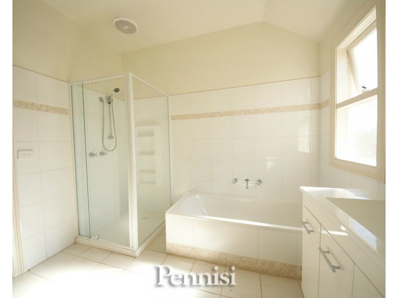 16 Robb Street, Essendon VIC 3040