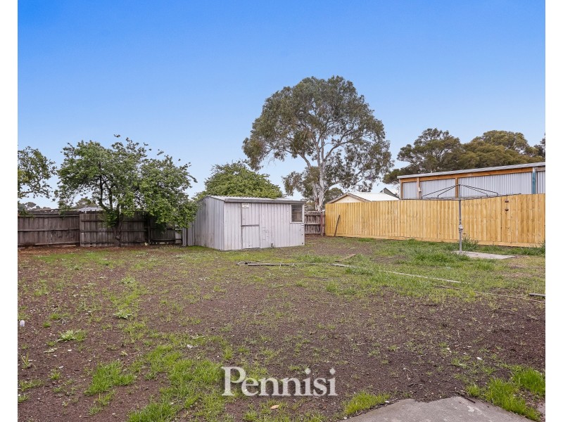 15 Dumfries Street, Deer Park VIC 3023