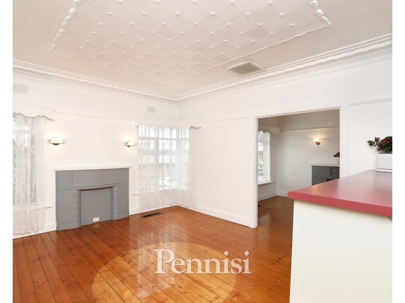 51 Loeman Street, Strathmore VIC 3041