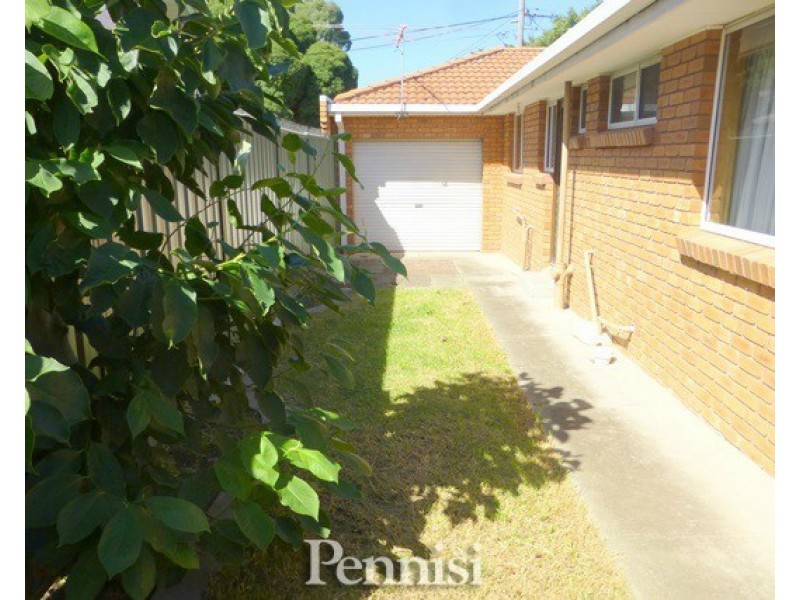 1/21 OShannassy Street, Essendon North VIC 3041