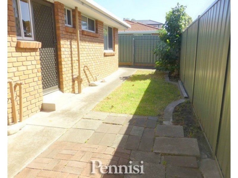 1/21 OShannassy Street, Essendon North VIC 3041