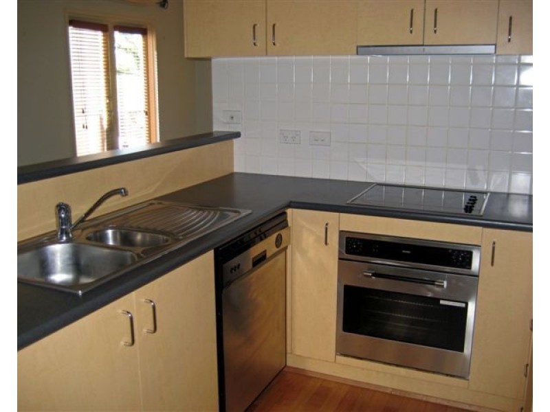 10/8-32 Howlett Street, Kensington VIC 3031