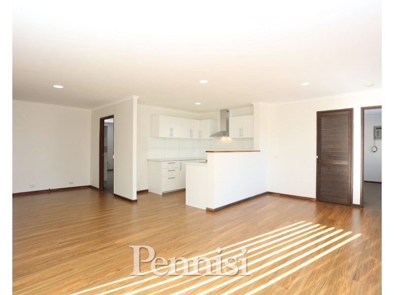 25 Snaefell Crescent, Gladstone Park VIC 3043