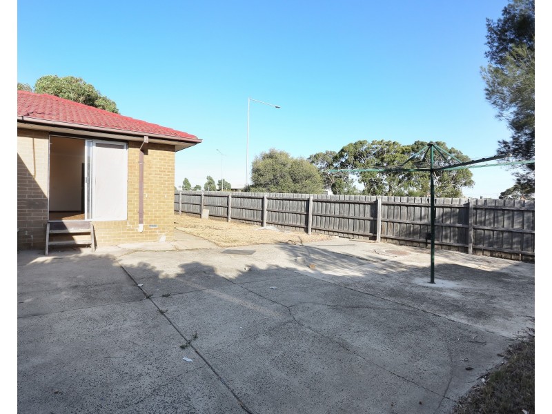 25 Snaefell Crescent, Gladstone Park VIC 3043