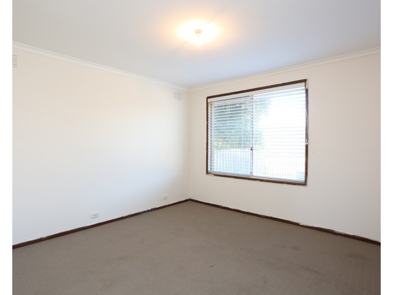 25 Snaefell Crescent, Gladstone Park VIC 3043