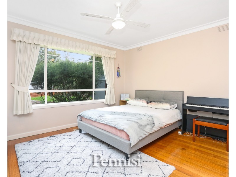 22 Strathnaver Avenue, Strathmore VIC 3041