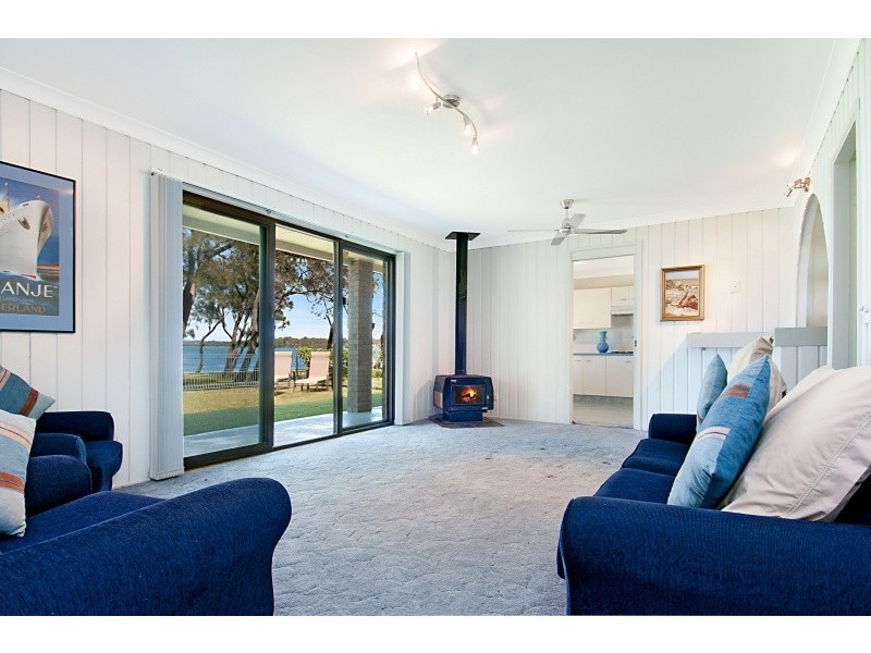 122 Diamond Head Drive, Budgewoi NSW 2262