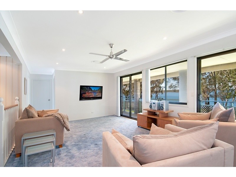 122 Diamond Head Drive, Budgewoi NSW 2262