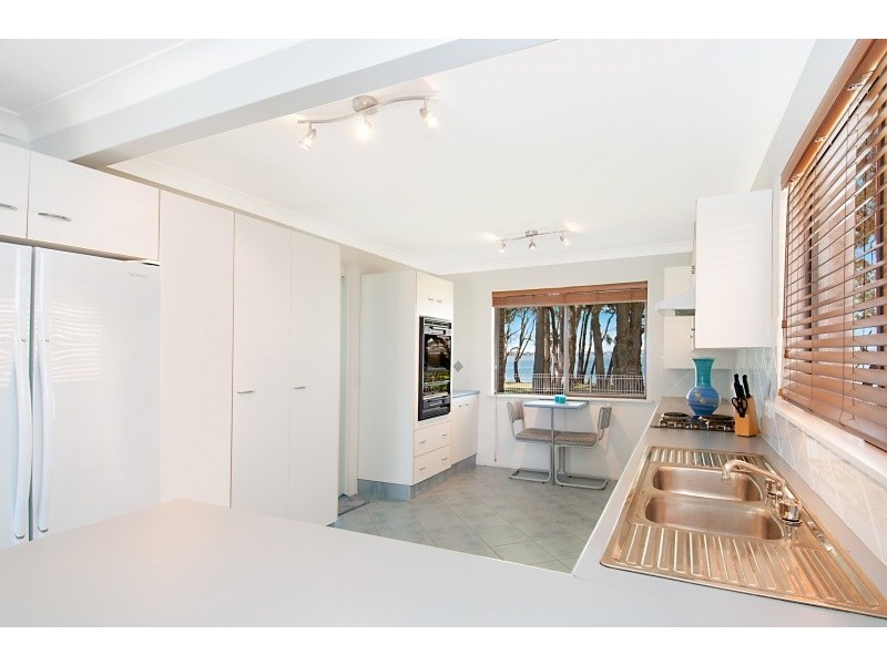 122 Diamond Head Drive, Budgewoi NSW 2262