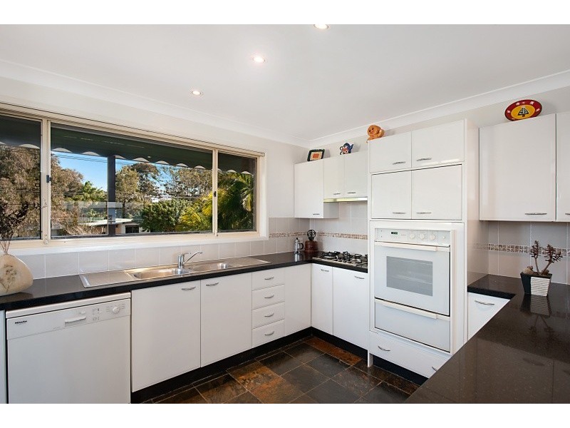 305 Lakedge Avenue, Berkeley Vale NSW 2261