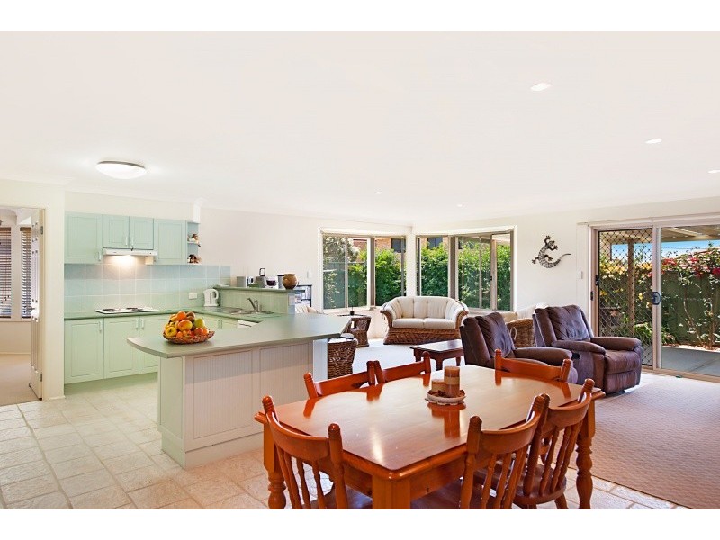 18 Piper Drive, Hamlyn Terrace NSW 2259