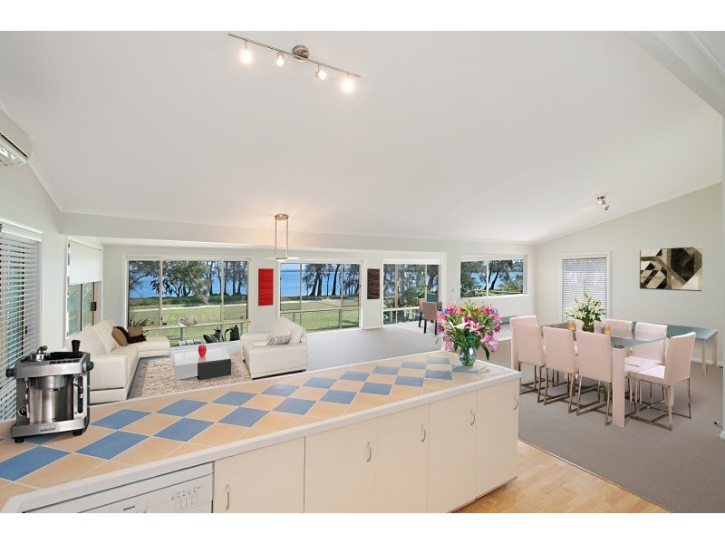 112 Diamond Head Drive, Budgewoi NSW 2262