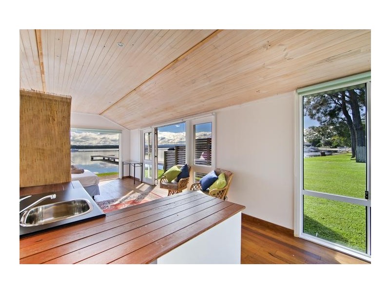 21 Kenilworth Street, Mannering Park NSW 2259