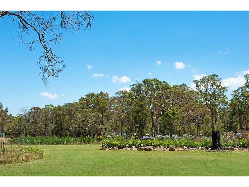 13 Buttonderry Way, Jilliby NSW 2259