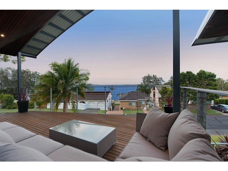 6 Rowland Terrace, Toukley NSW 2263