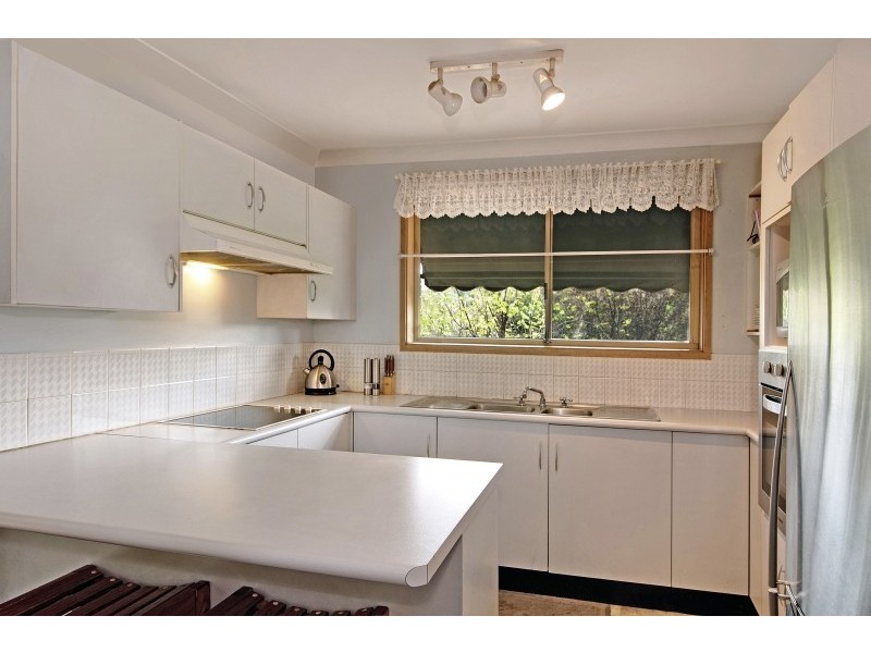 4 Eric Place, Berkeley Vale NSW 2261