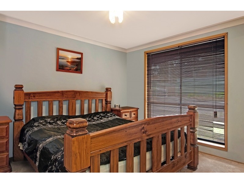 4 Eric Place, Berkeley Vale NSW 2261