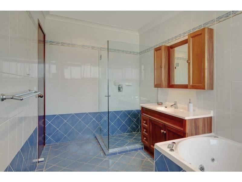 11 Kilkenny Parade, Berkeley Vale NSW 2261