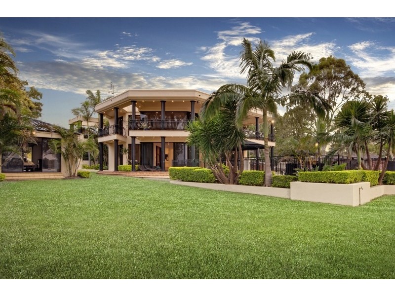 16-18 Gordon Avenue, Summerland Point NSW 2259