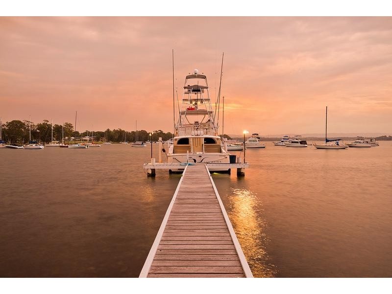 16-18 Gordon Avenue, Summerland Point NSW 2259