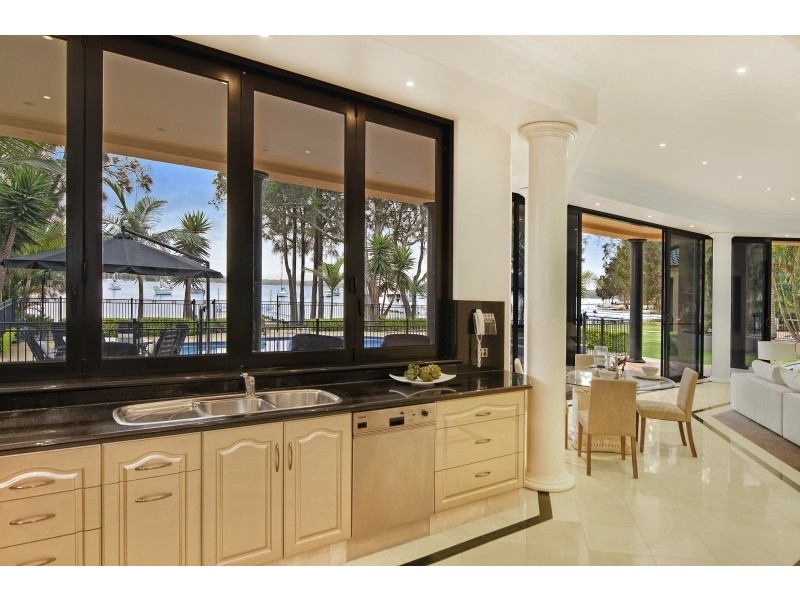 16-18 Gordon Avenue, Summerland Point NSW 2259