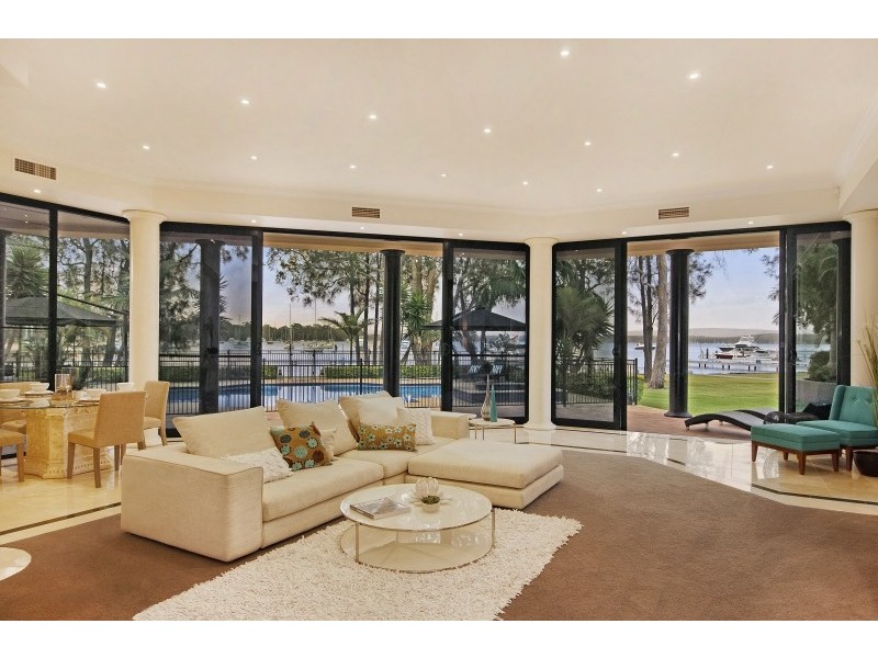 16-18 Gordon Avenue, Summerland Point NSW 2259