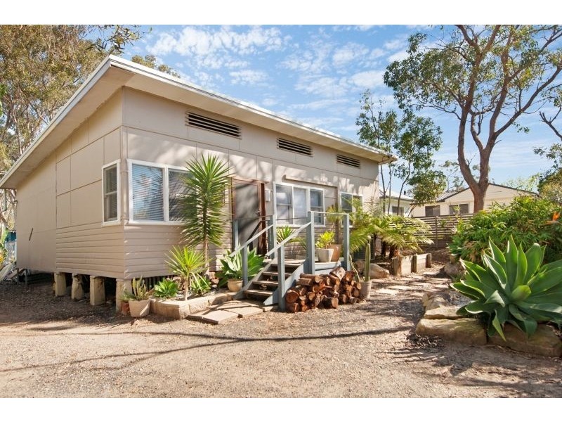 8 Murrawal Road, Wyongah NSW 2259