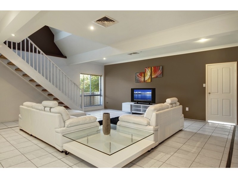 34 Gordon Avenue, Summerland Point NSW 2259