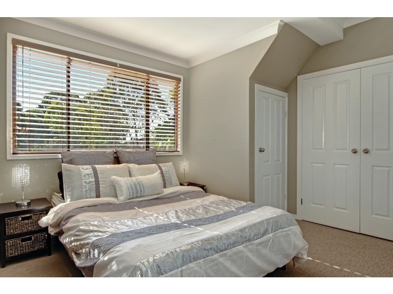 34 Gordon Avenue, Summerland Point NSW 2259