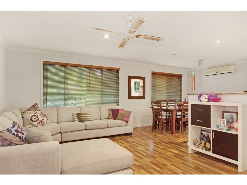 2 Waroon Avenue, Berkeley Vale NSW 2261
